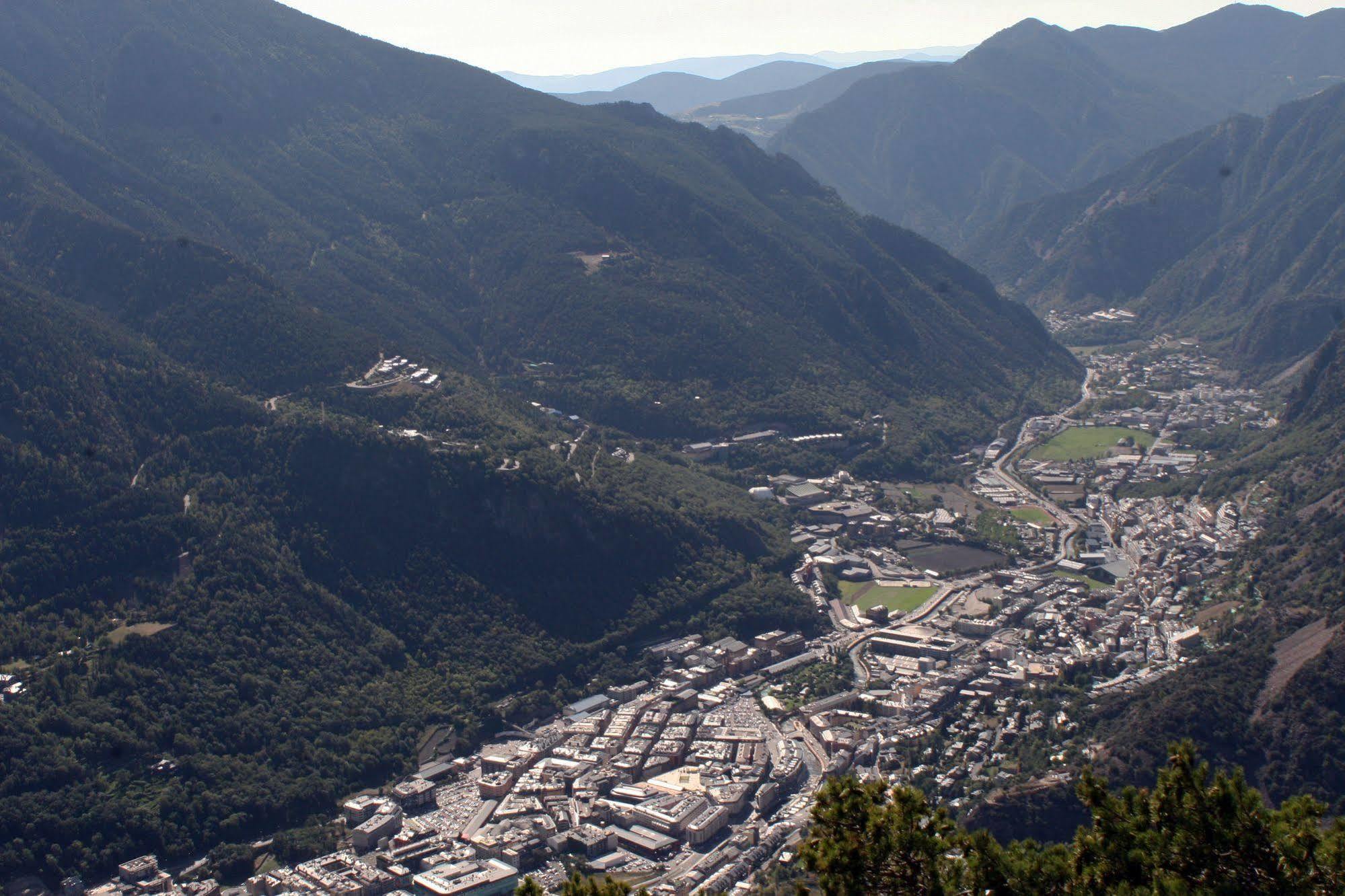 Hotel Pyrenees Andorra la Vella Luaran gambar